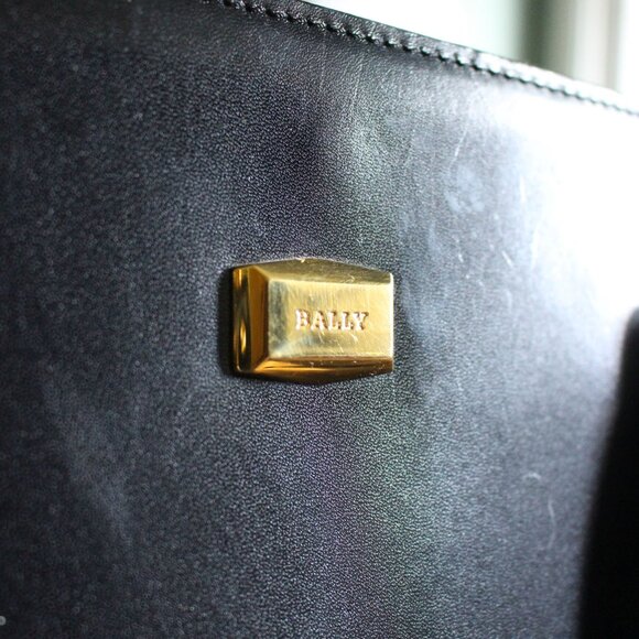 Bally structured black leather bag with gold hardware - Picture 2 of 7